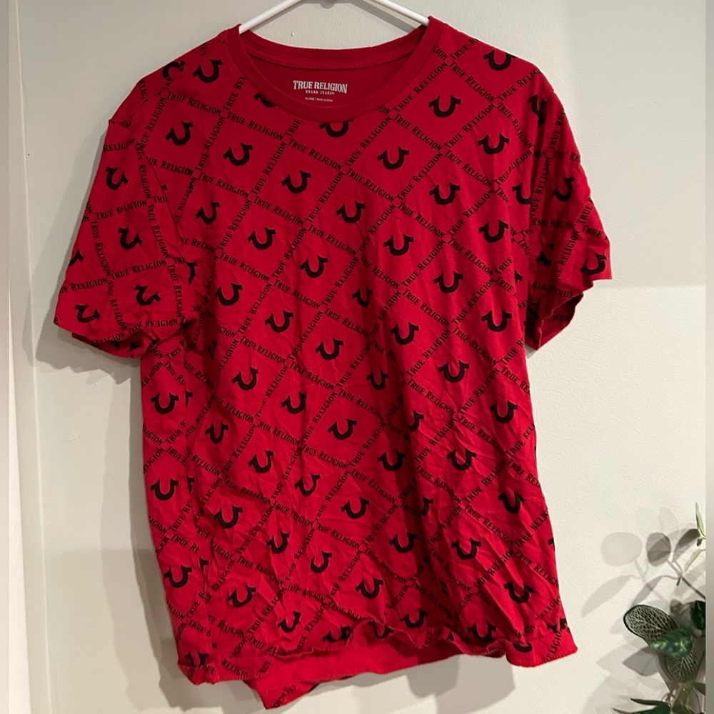 red true religion t-shirt